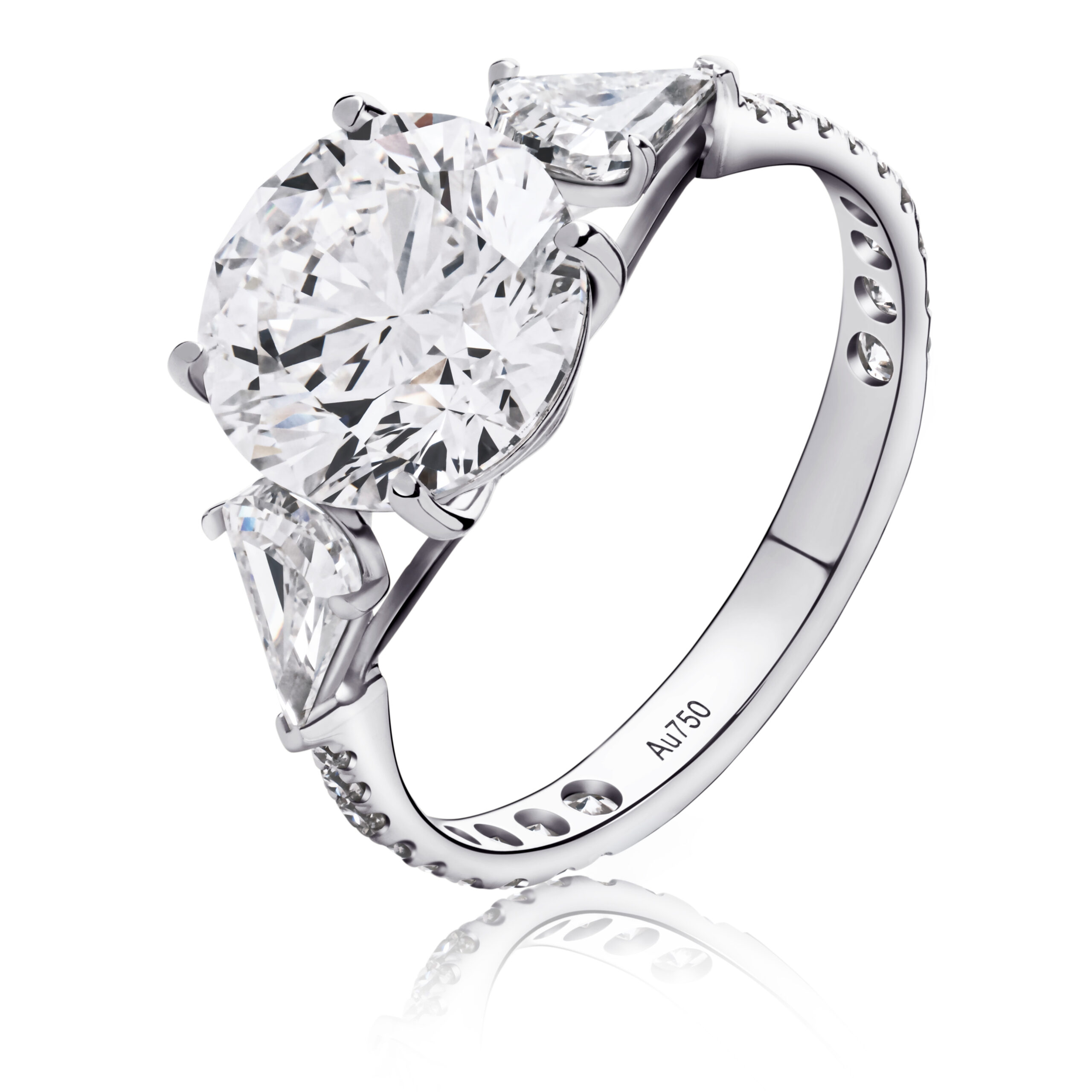 Three-Stones Lab Diamond Ring Round with Step Pear Three-Stones Lab Diamond Ring Round with Step Pear